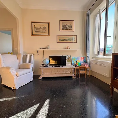 A Due Passi Da Tutto, Luminoso Vicino Al Navebus Apartment *