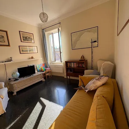 A Due Passi Da Tutto, Luminoso Vicino Al Navebus Apartment