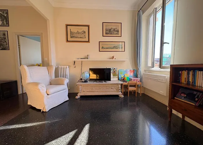 A Due Passi Da Tutto, Luminoso Vicino Al Navebus Apartment *