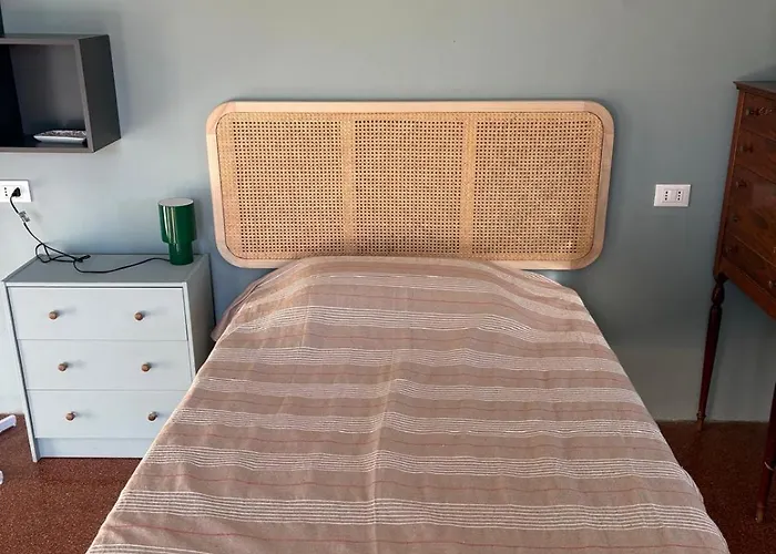 A Due Passi Da Tutto, Luminoso Vicino Al Navebus Apartment