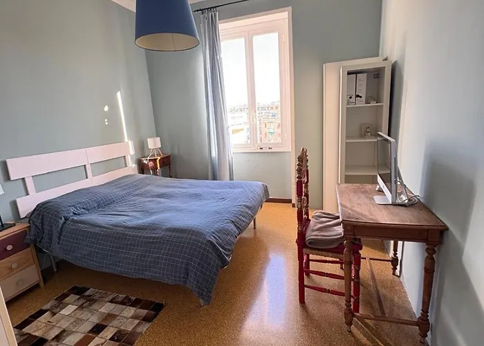 A Due Passi Da Tutto, Luminoso Vicino Al Navebus Genoa