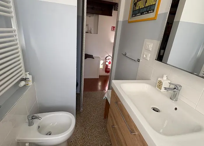 A Due Passi Da Tutto, Luminoso Vicino Al Navebus Apartment *